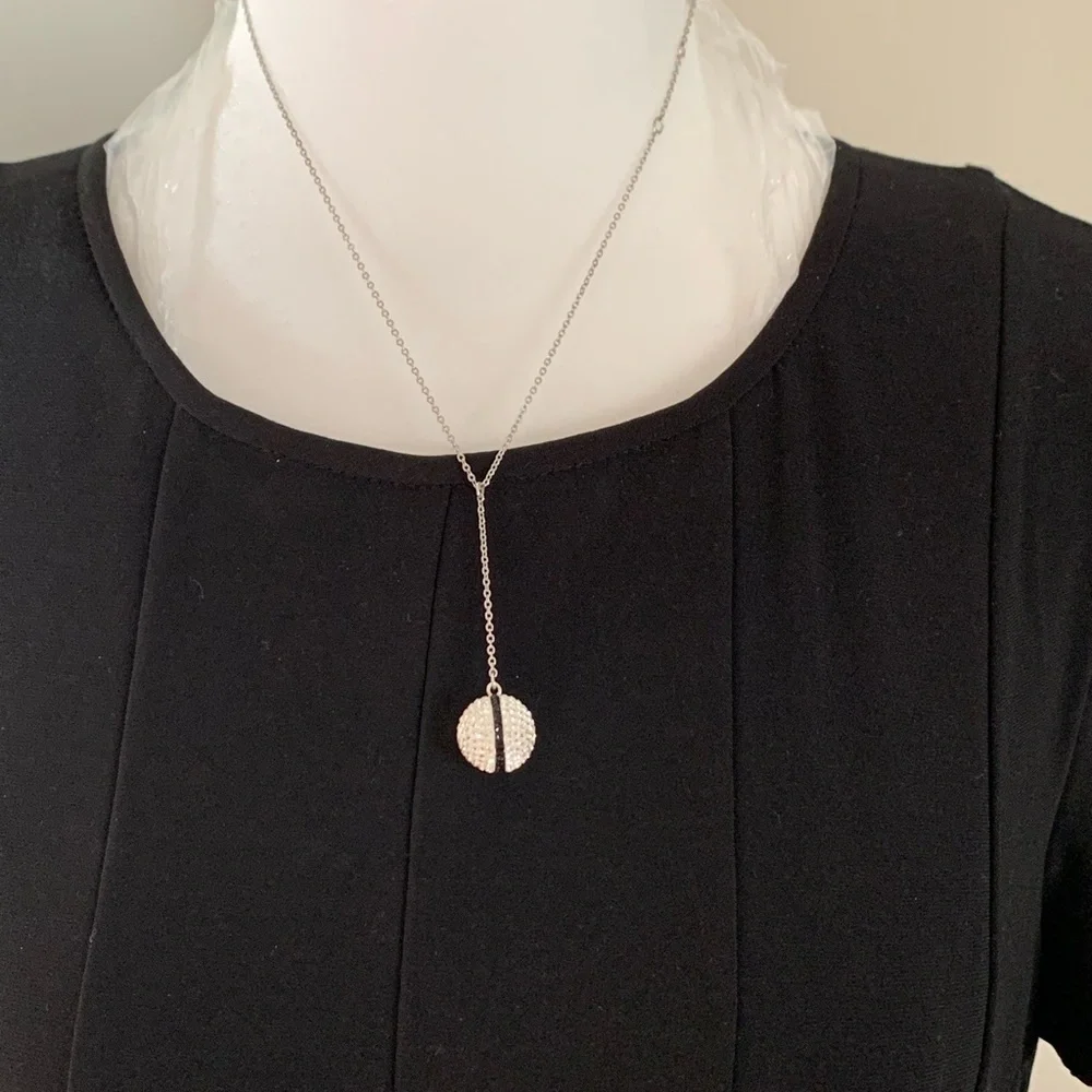 Swarovski necklace and earrings. - Picture 8 of 9